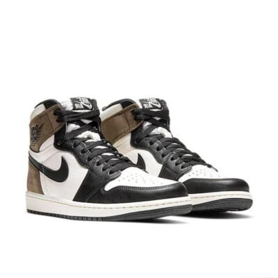 Air Jordan 1 Retro High OG "Black/White/Varsity Maize" – Iconic Black & White Sneaker