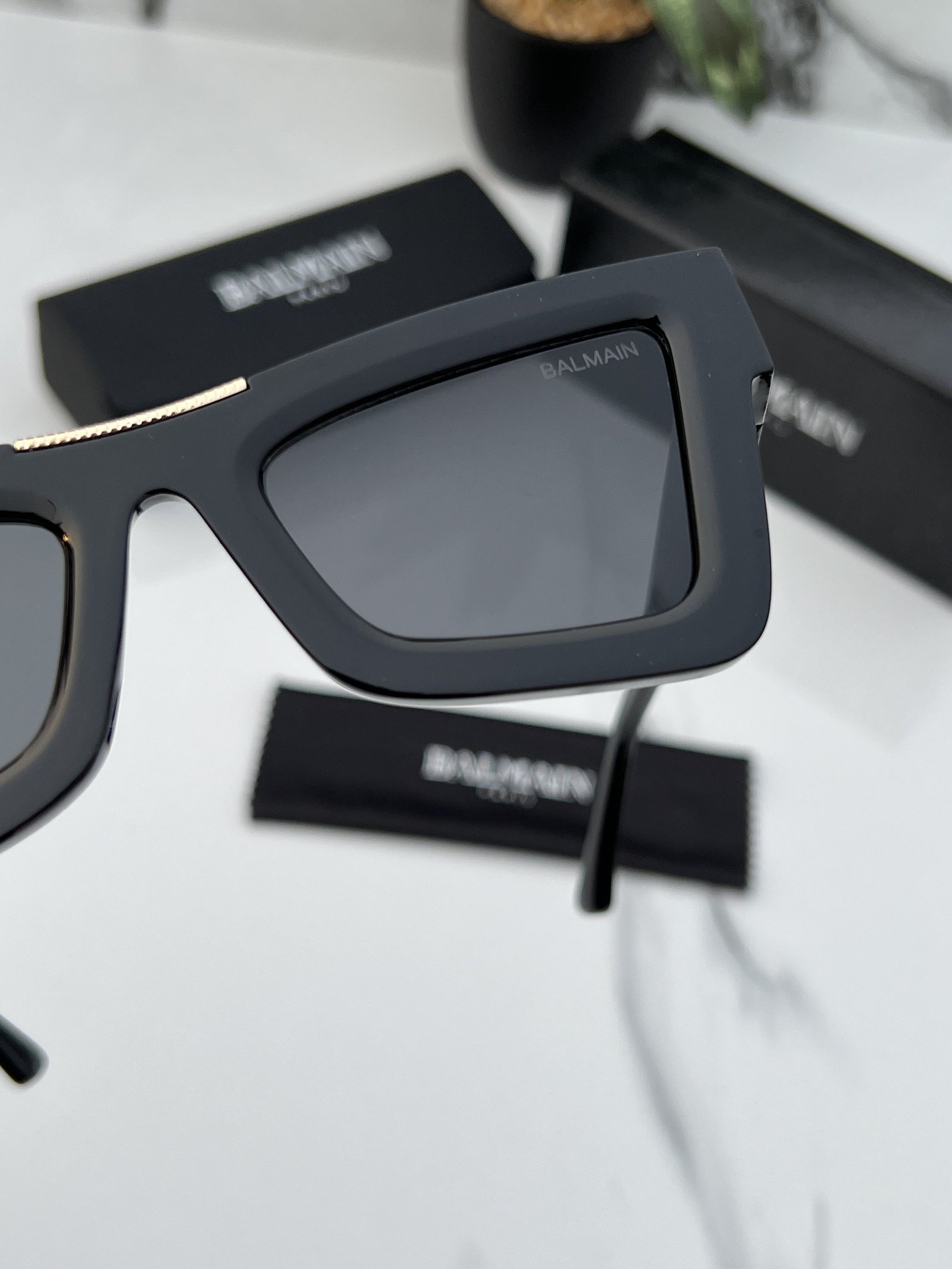 Branded BLMN Bold 4 Full Black Sunglasses - Image 3