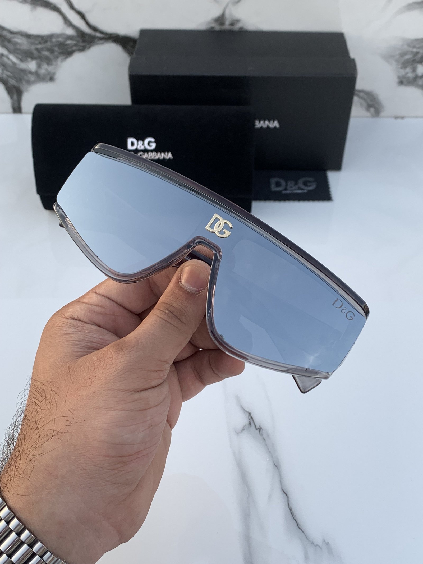 Branded D&G9529 Grey Sunglasses - Image 3