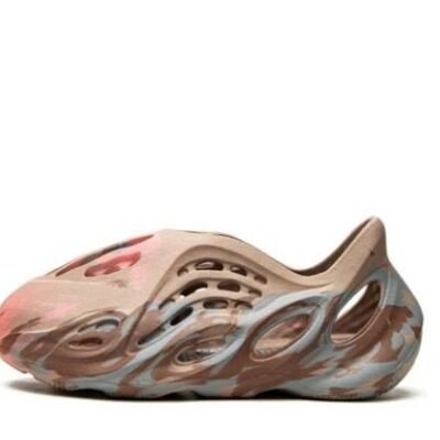 Adidas Yeezy Foam Runner “MX Clay Taupe” – Earth-Tone Comfort Slip-On