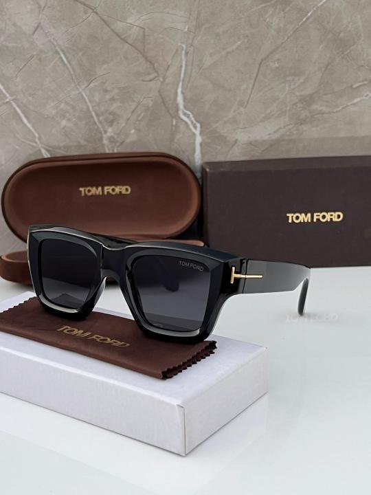 TOM FORD SUNGLASS WITH ORIGINAL BOX 0006