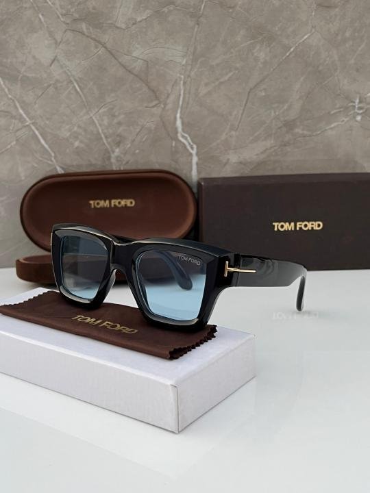 TOM FORD SUNGLASS WITH ORIGINAL BOX 0006