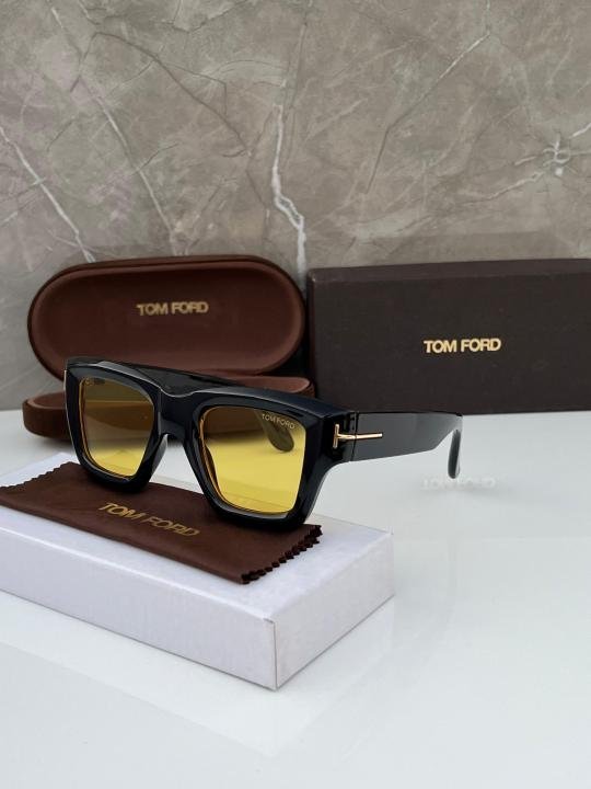 TOM FORD SUNGLASS WITH ORIGINAL BOX 0006