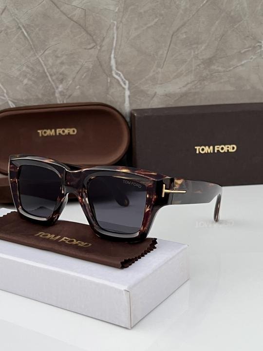 TOM FORD SUNGLASS WITH ORIGINAL BOX 0006