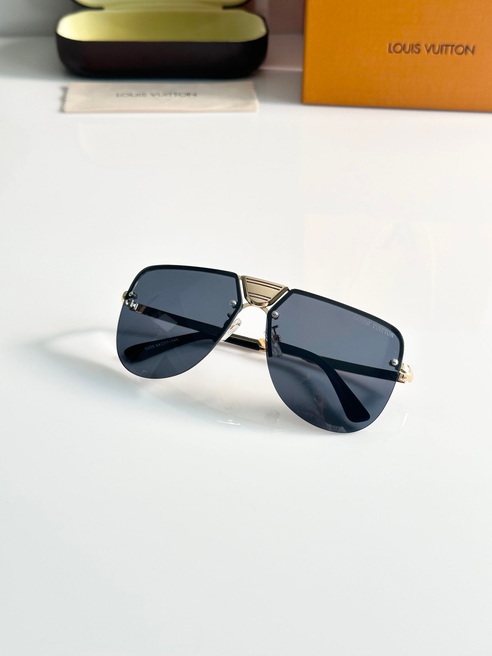 Louis_Vuitton_0205_Gold_Black - Image 3