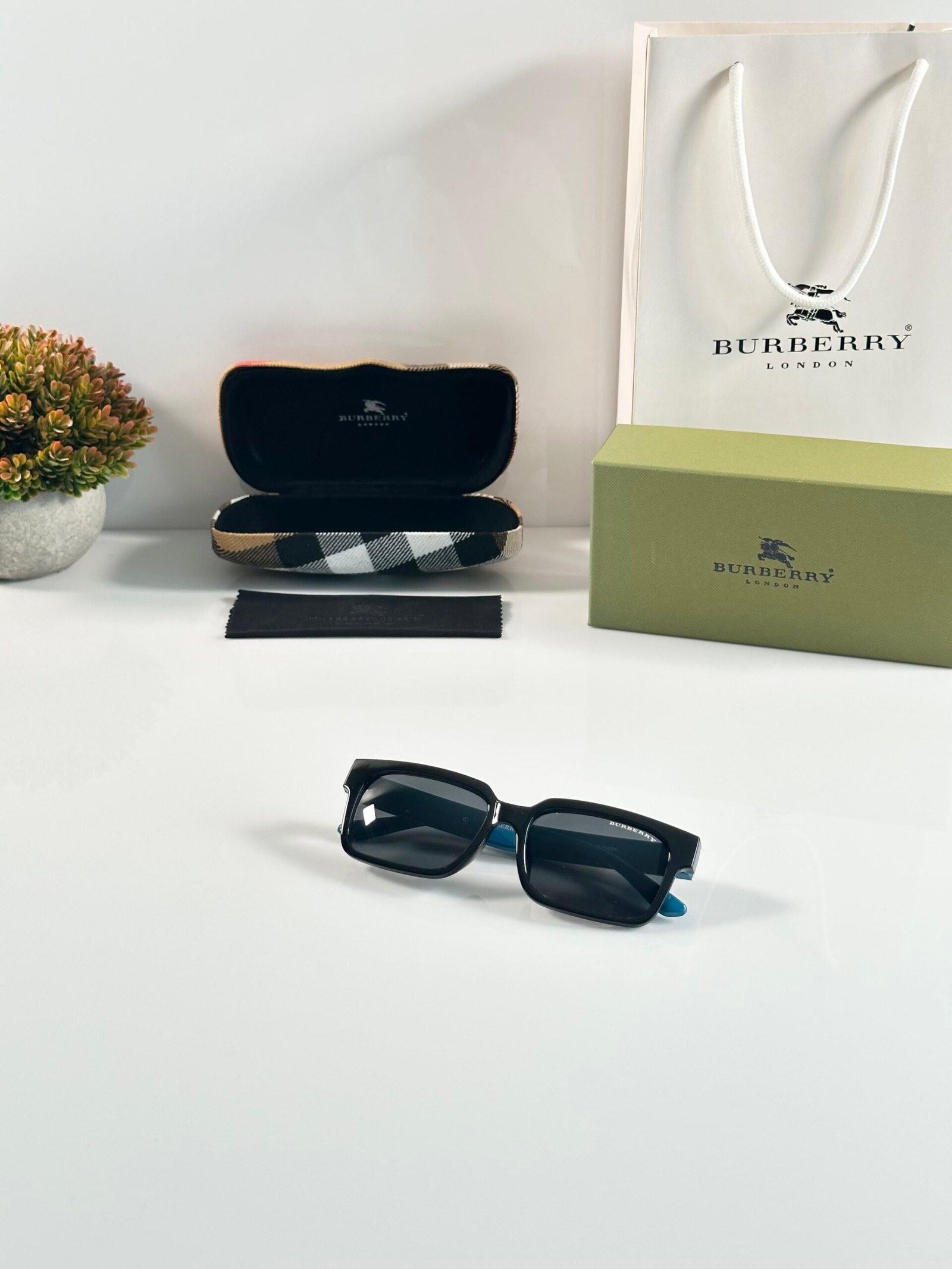 Burberry_WMNS_21004_Black_Blue - Image 4