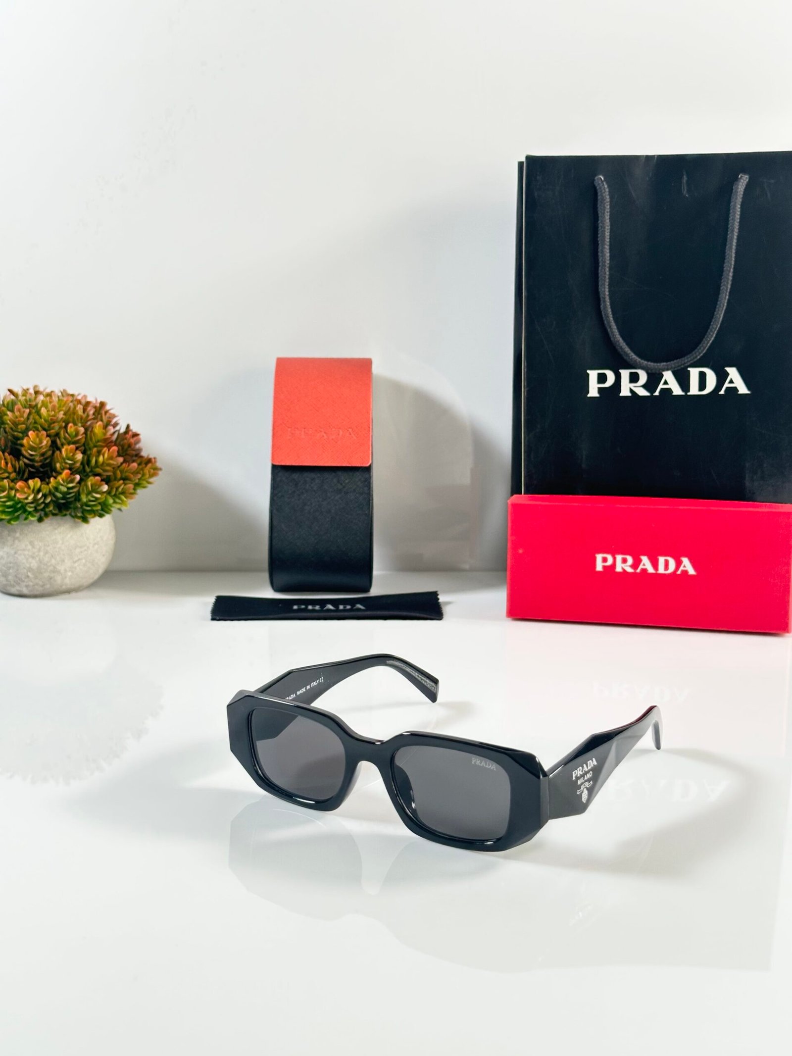 Prada_8679_Black