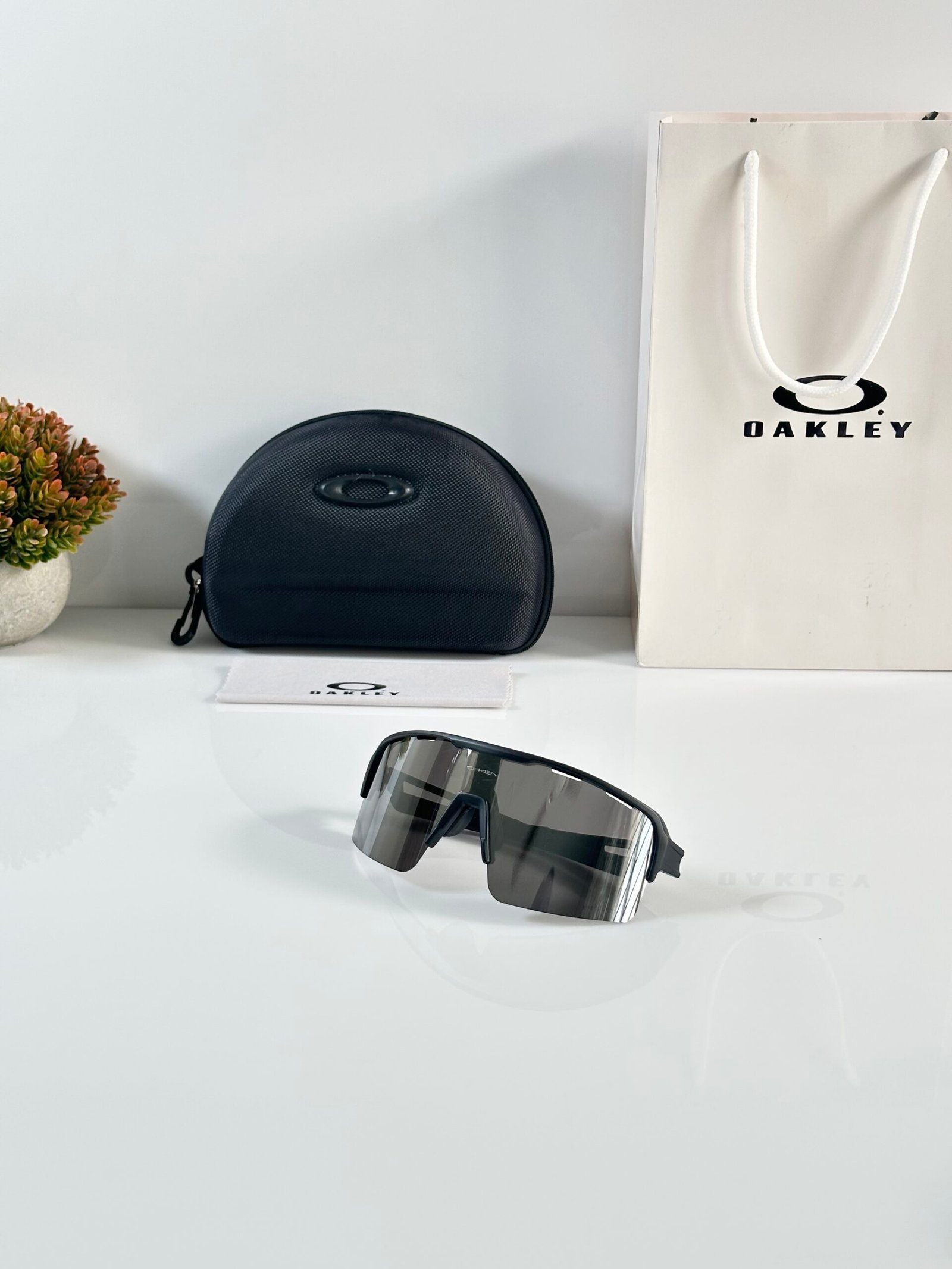 Oakley_8836_Black_Silver_Mercury - Image 4
