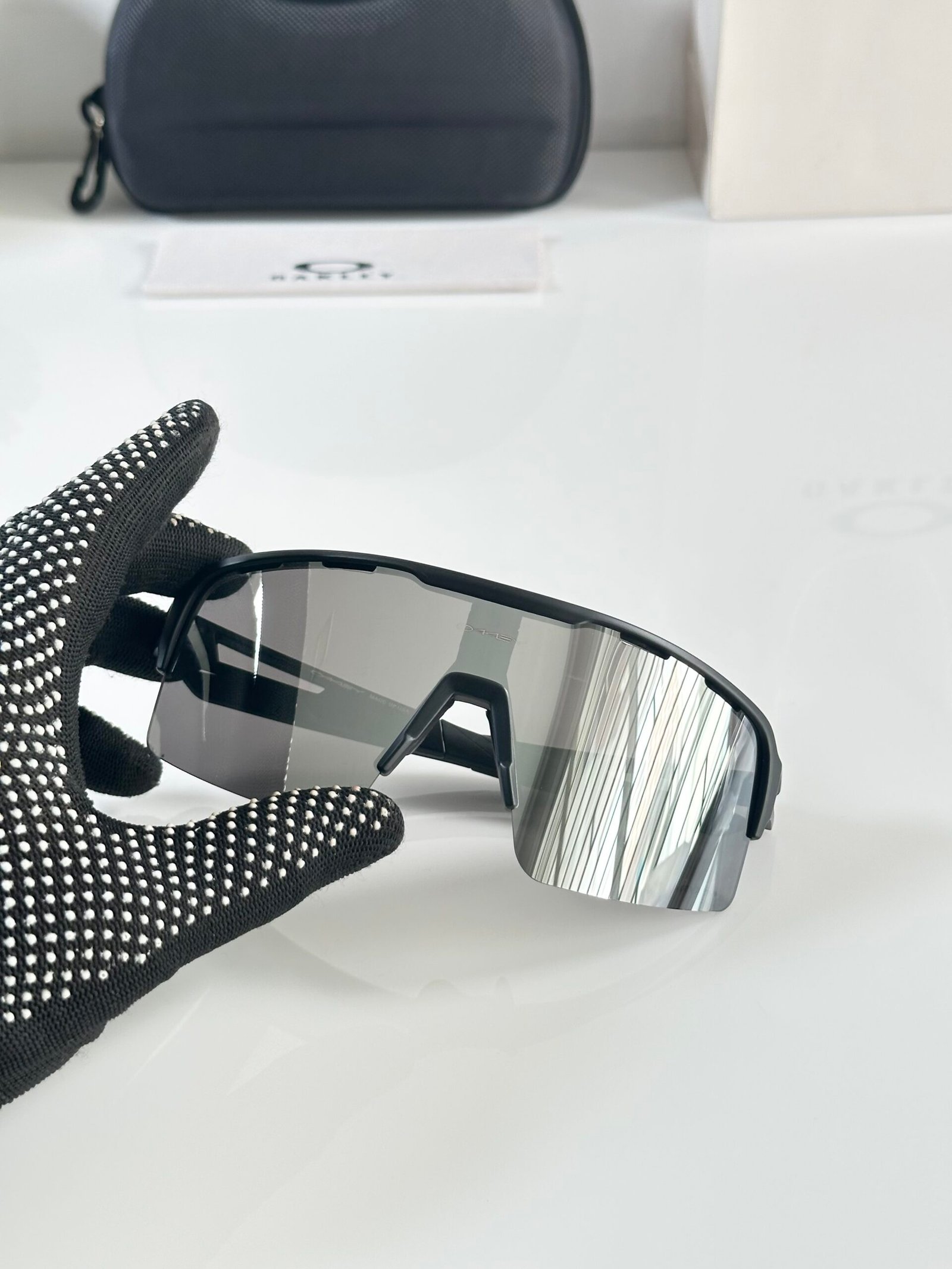 Oakley_8836_Black_Silver_Mercury - Image 3