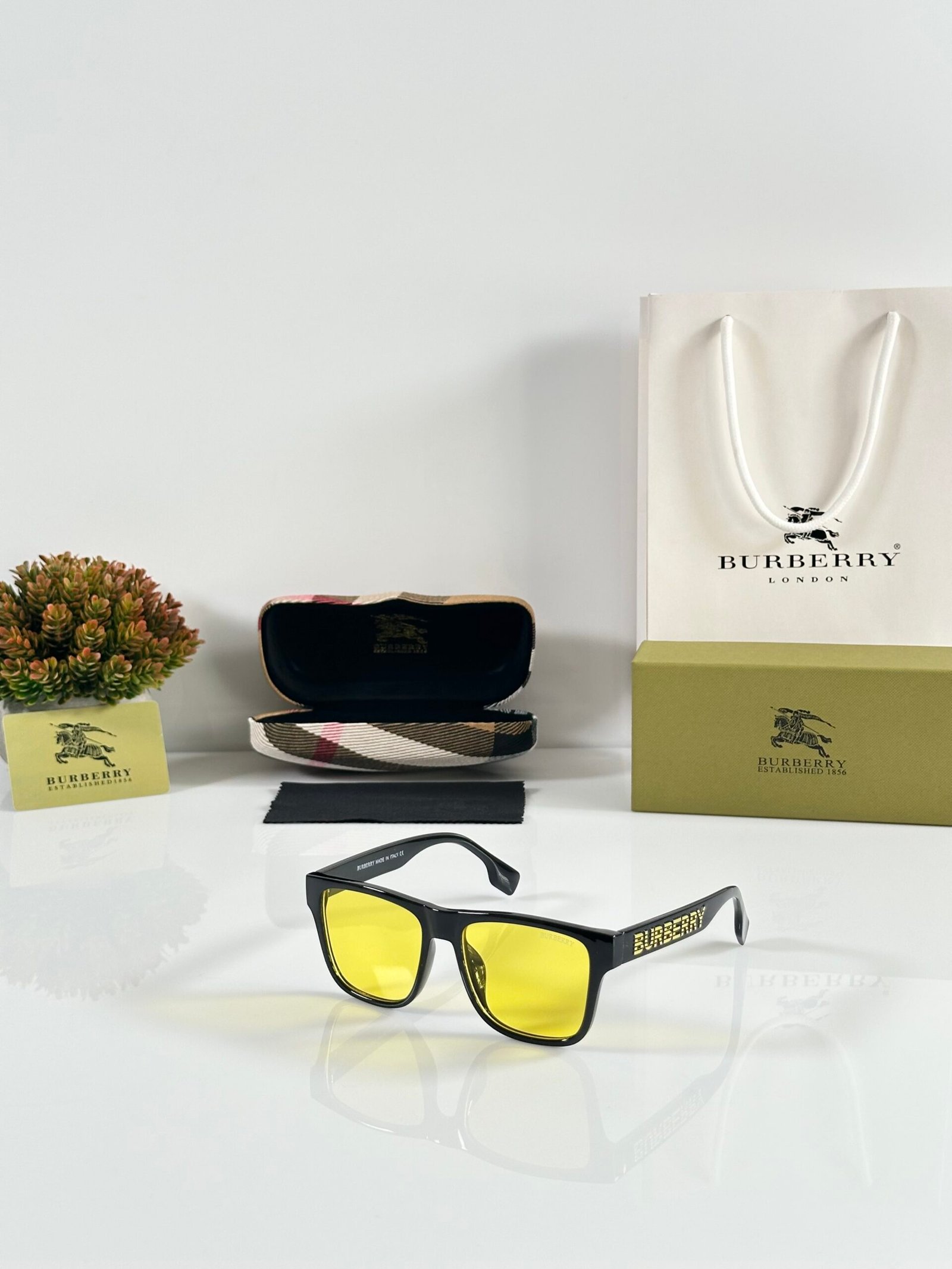 Burberry_4458_Black_Yellow