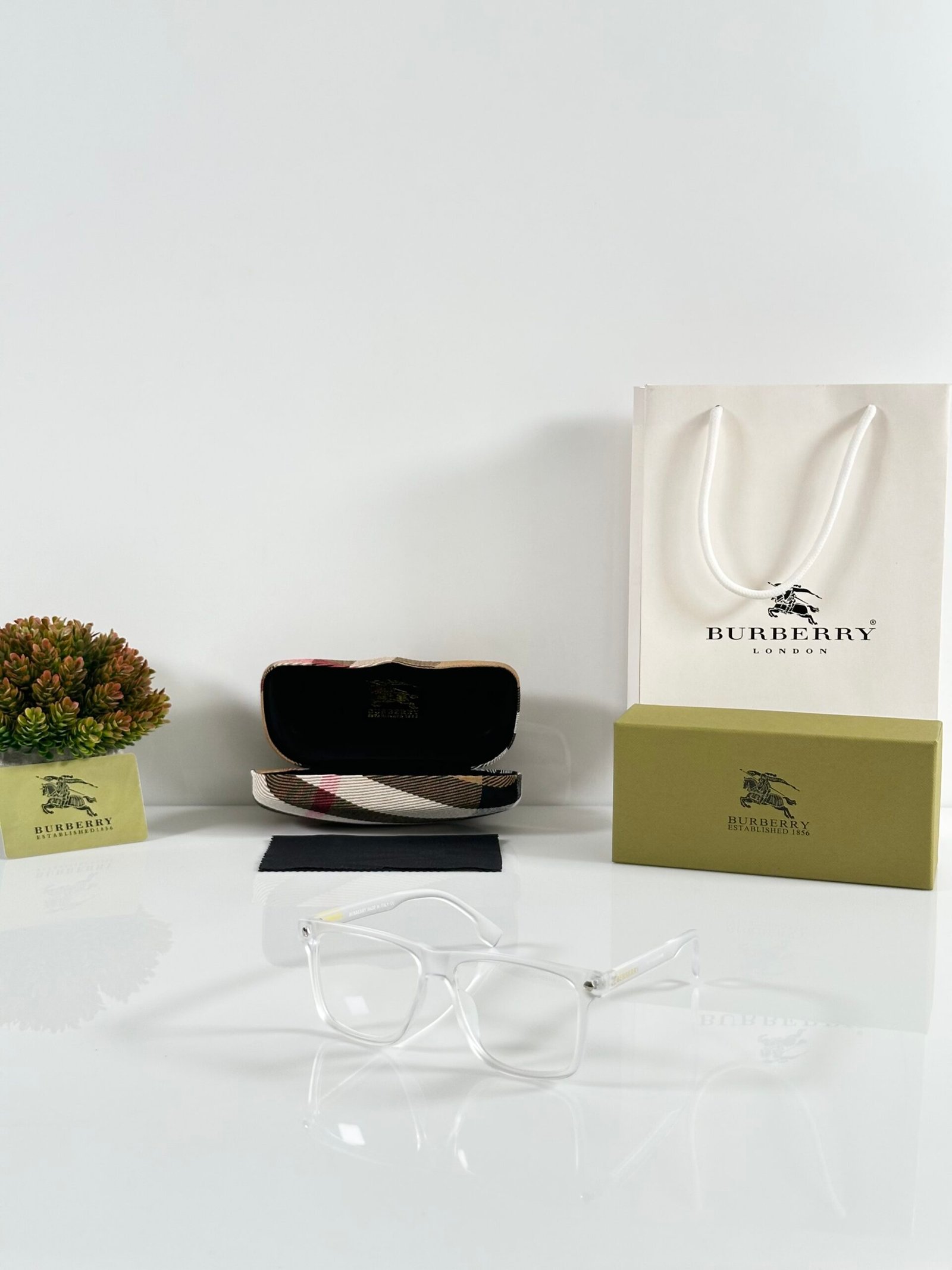 Burberry_4182_Ice_Day