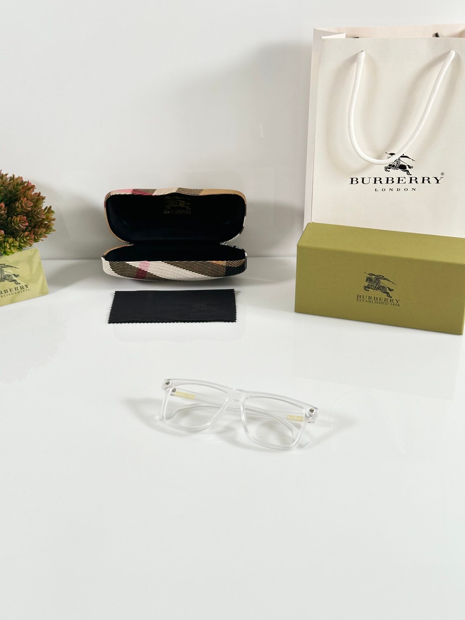 Burberry_4182_Ice_Day - Image 4