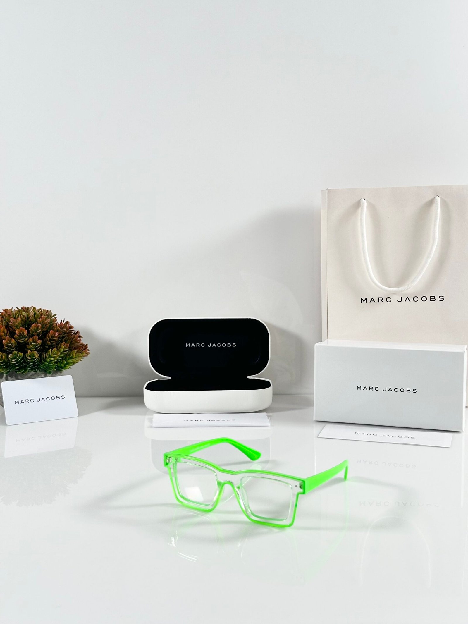 Marc Jacobs 8187 Green Water Day