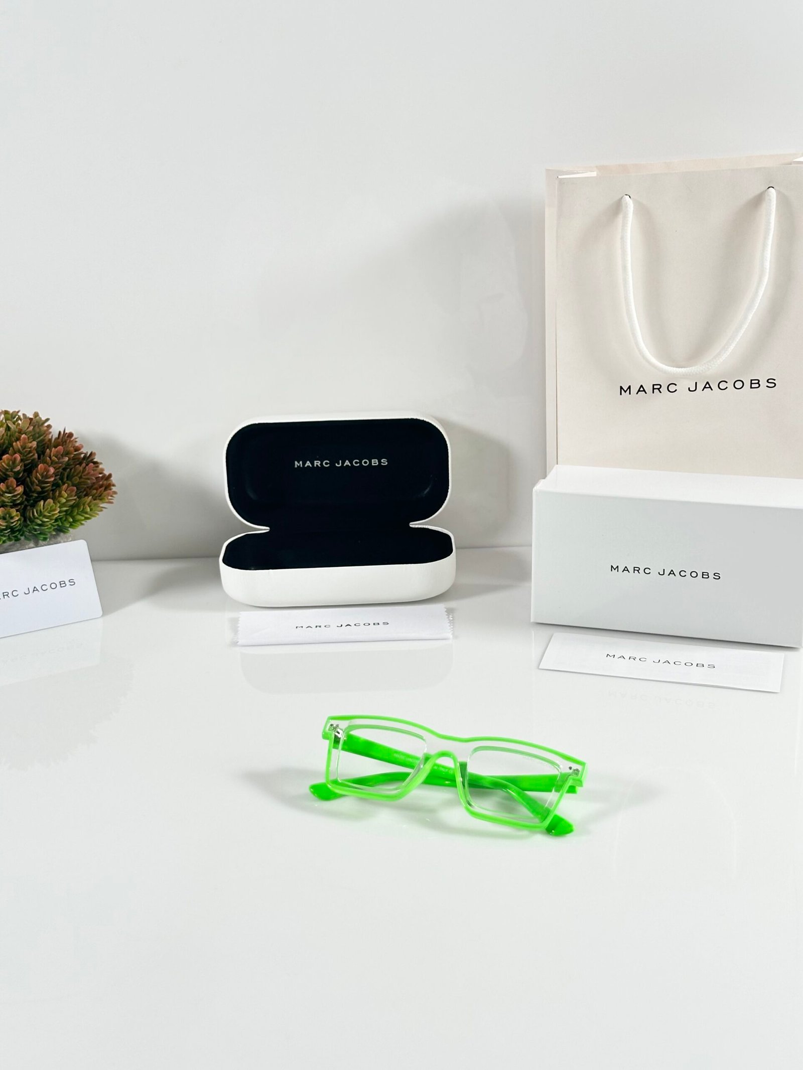 Marc Jacobs 8187 Green Water Day - Image 4