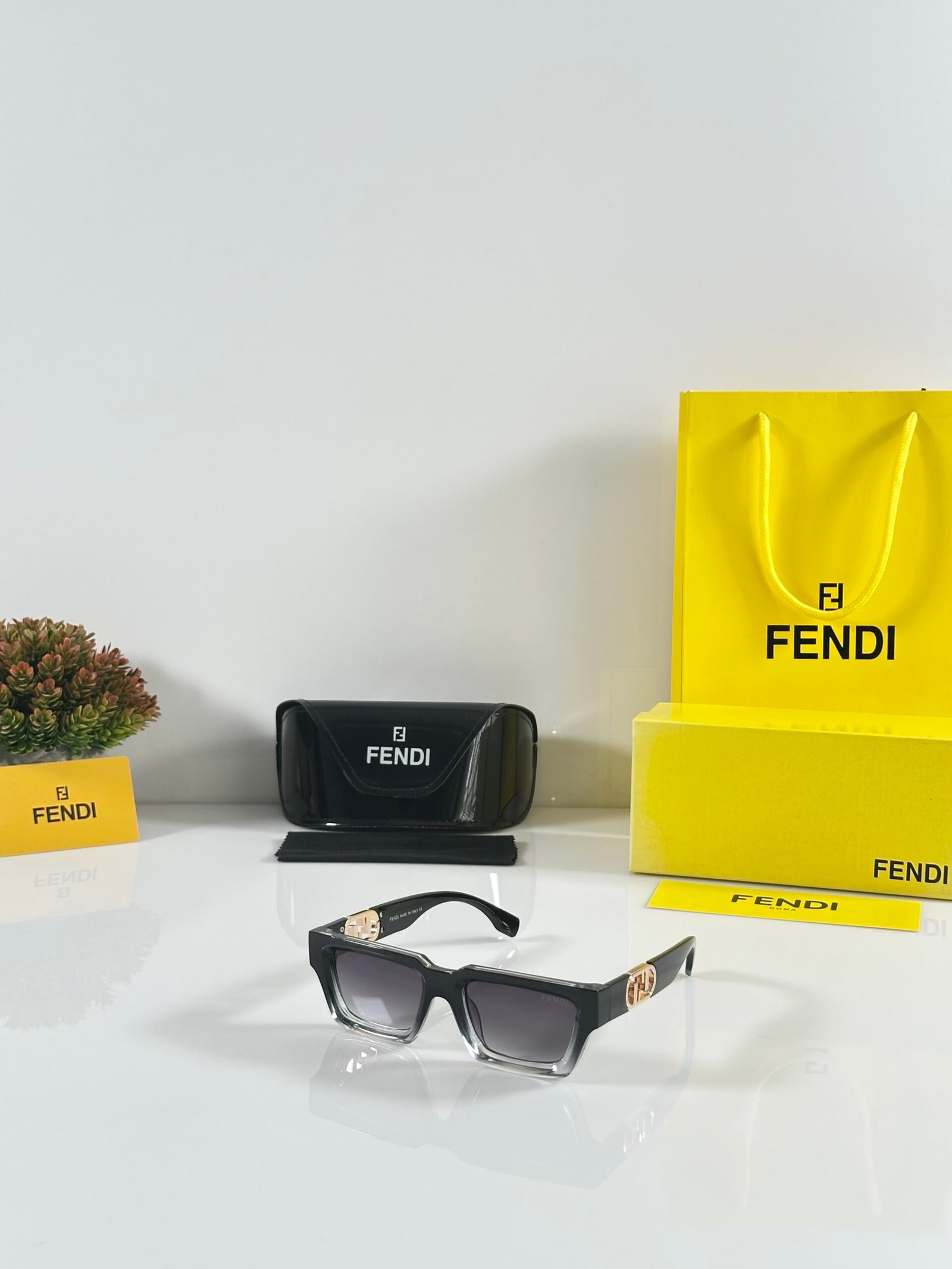 Fendi_WMNS_2419_Water_Black