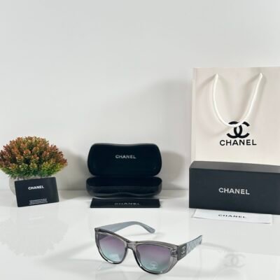 Chanel_WMNS_0688_Grey_Green_DC
