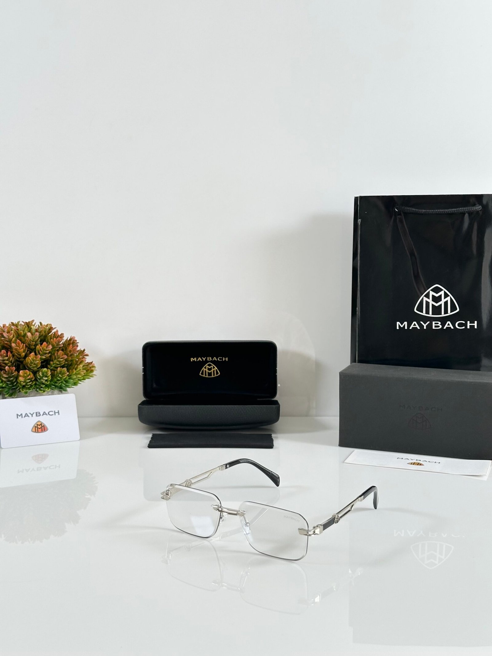 Maybach 1016 Silver Day Night Colour Changing Glass
