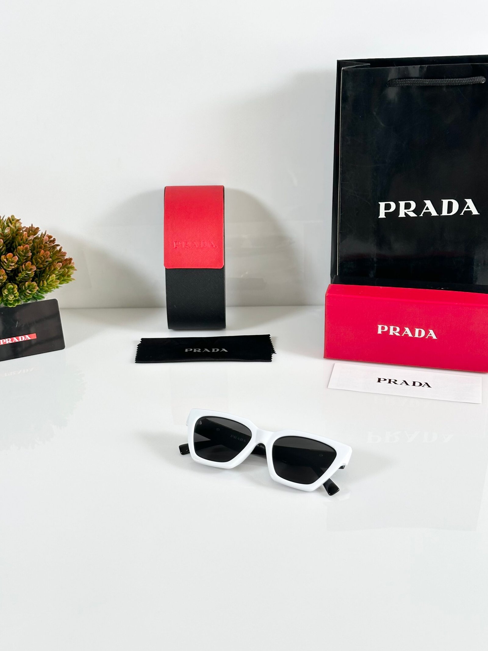 Prada_WMNS_8993_White_Black - Image 4