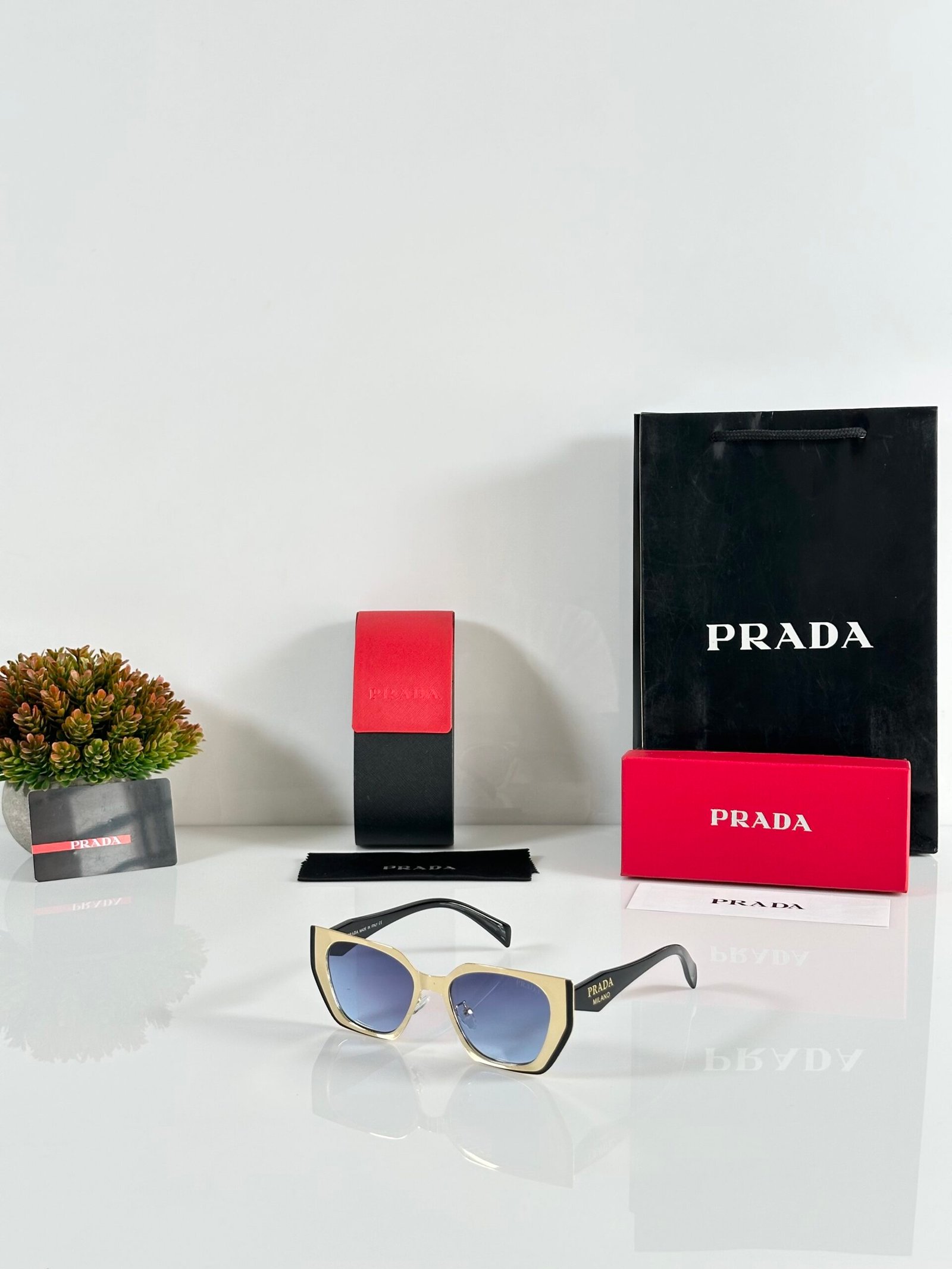 Prada_WMNS_018_Gold_Blue