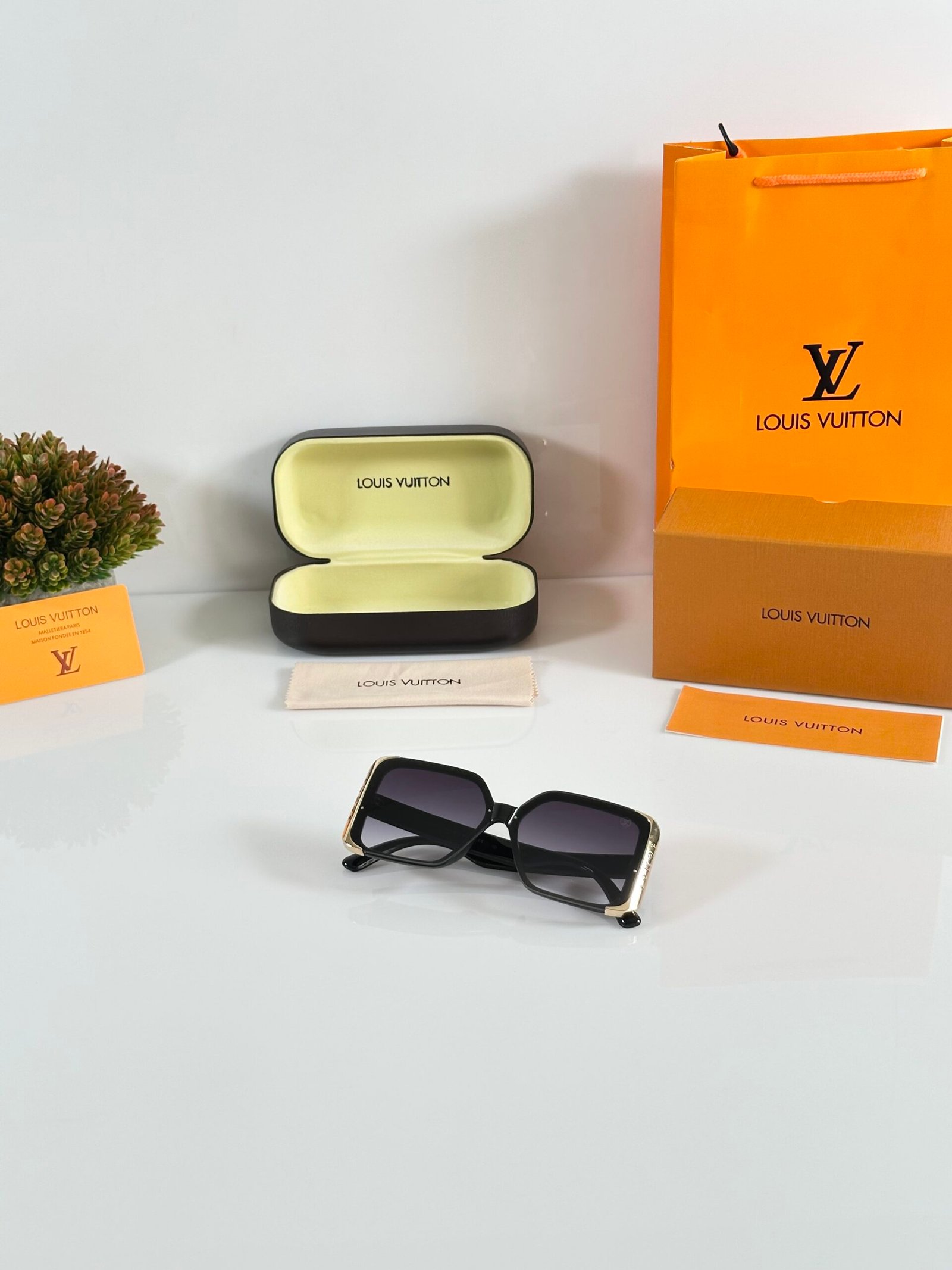 Louis_Vuitton_WMNS_1664_Black_DC - Image 4