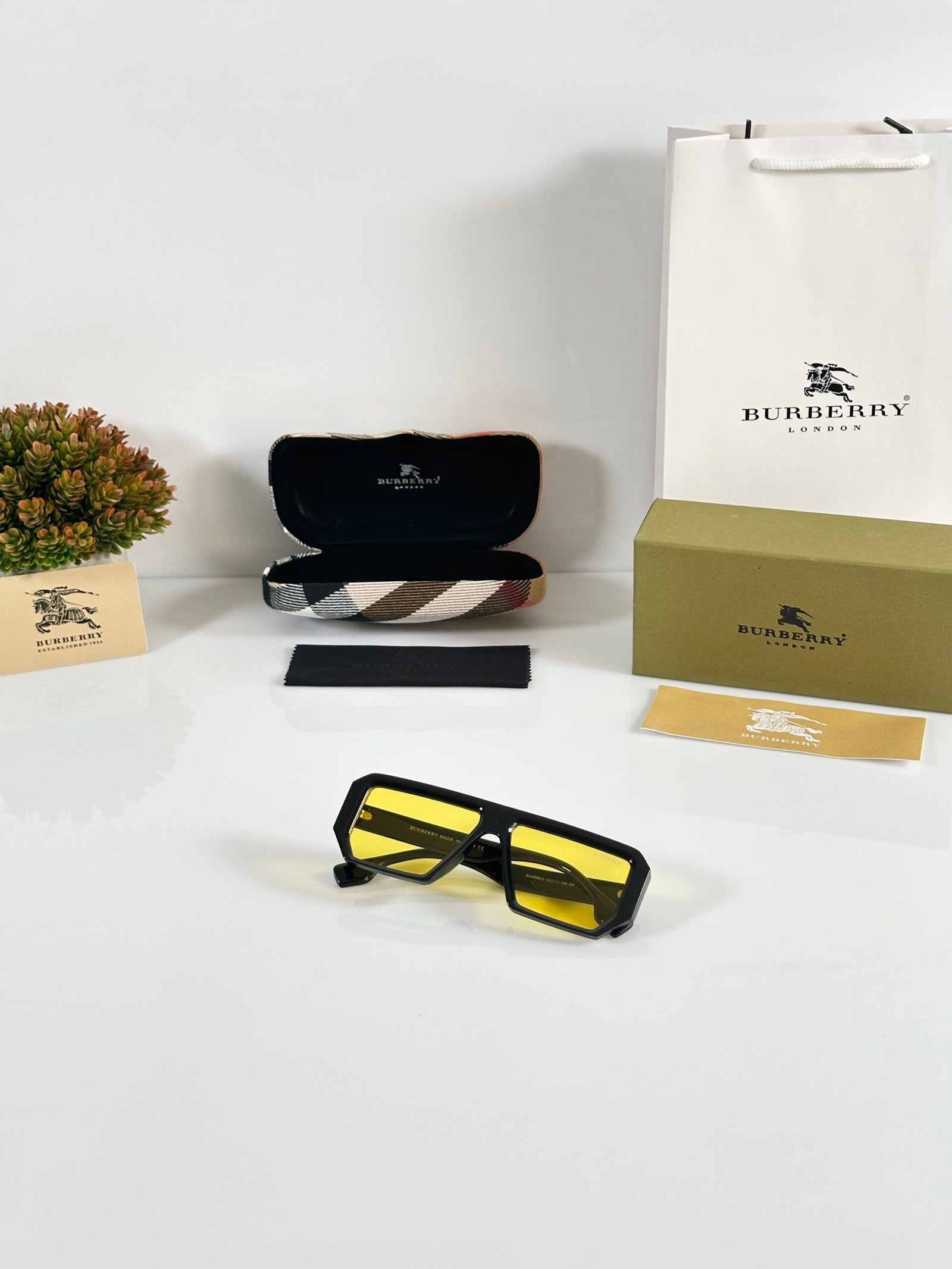 Burberry_4366_Black_Yellow - Image 4