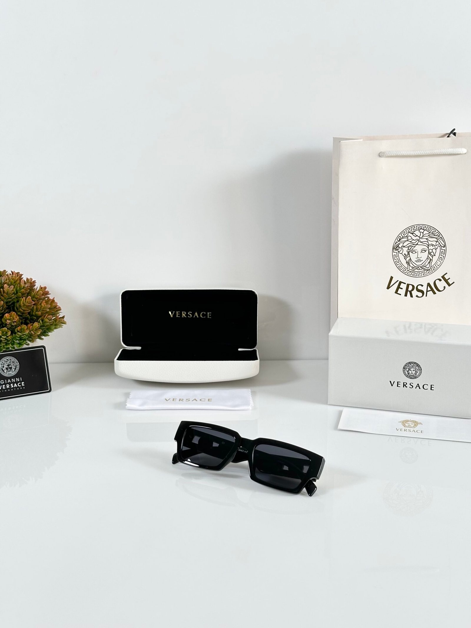 Versace 127 Gold Black - Image 4