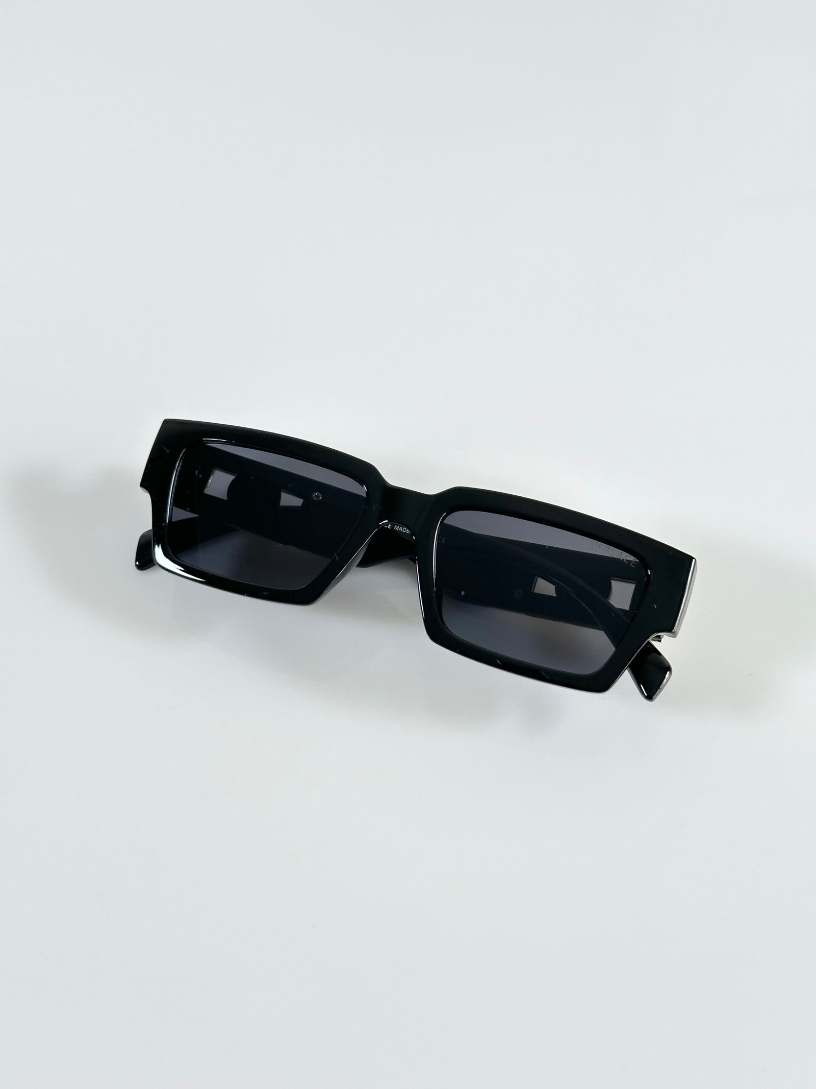 Versace 127 Gold Black - Image 3