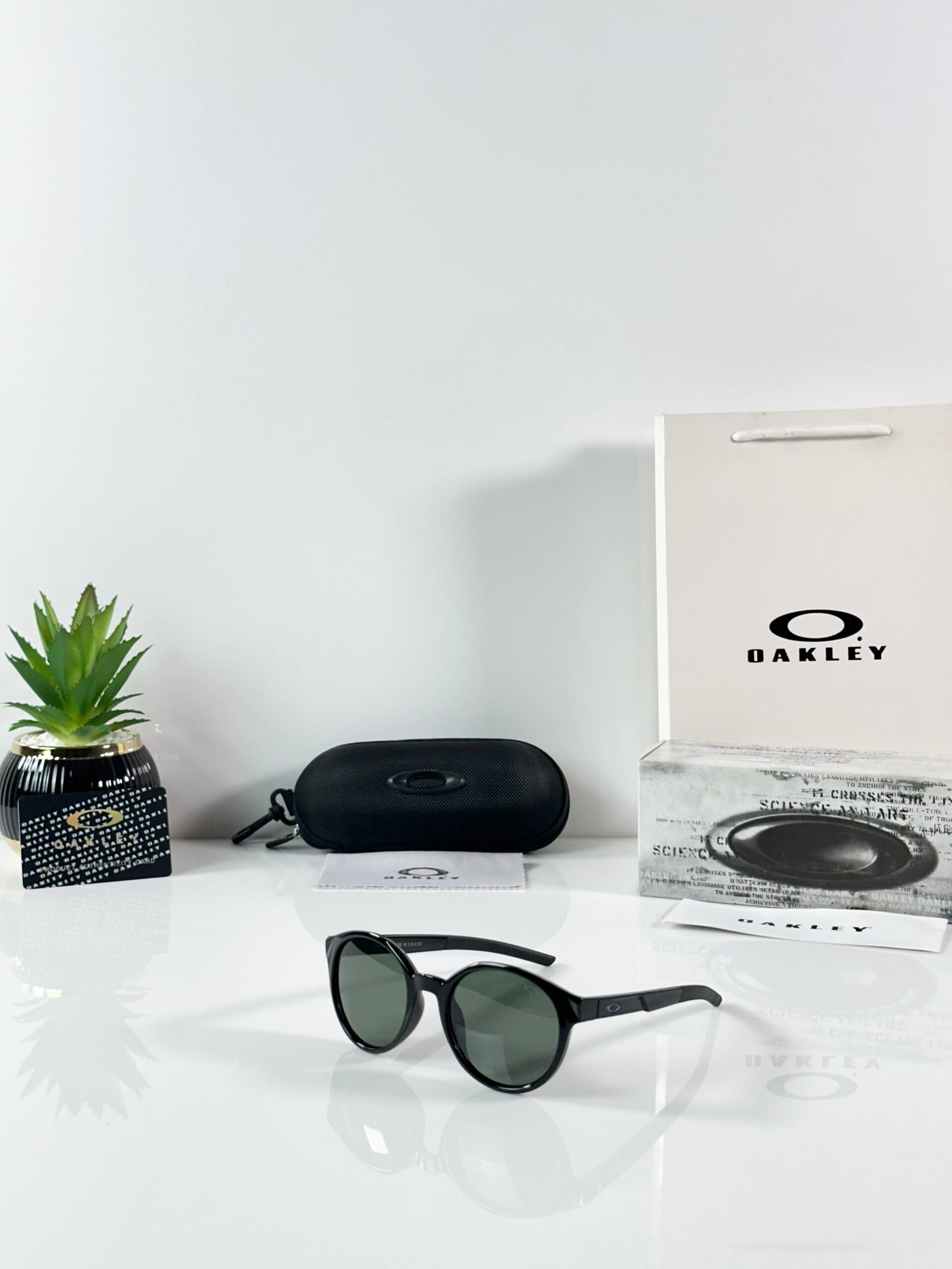 Oakley_3305_Black_Green