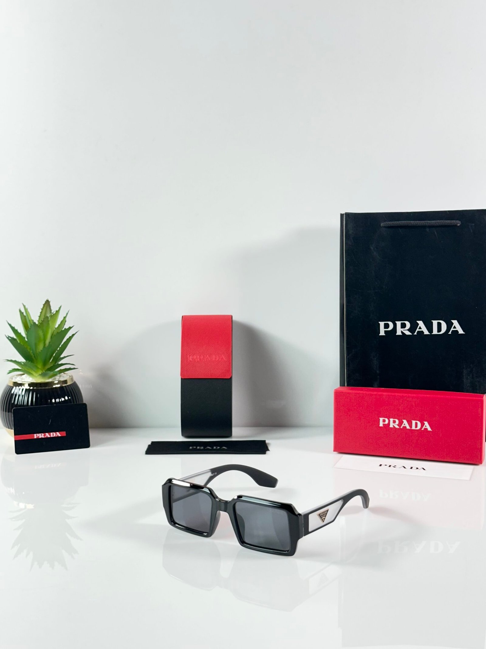 Prada_WMNS_89_Shine_Black