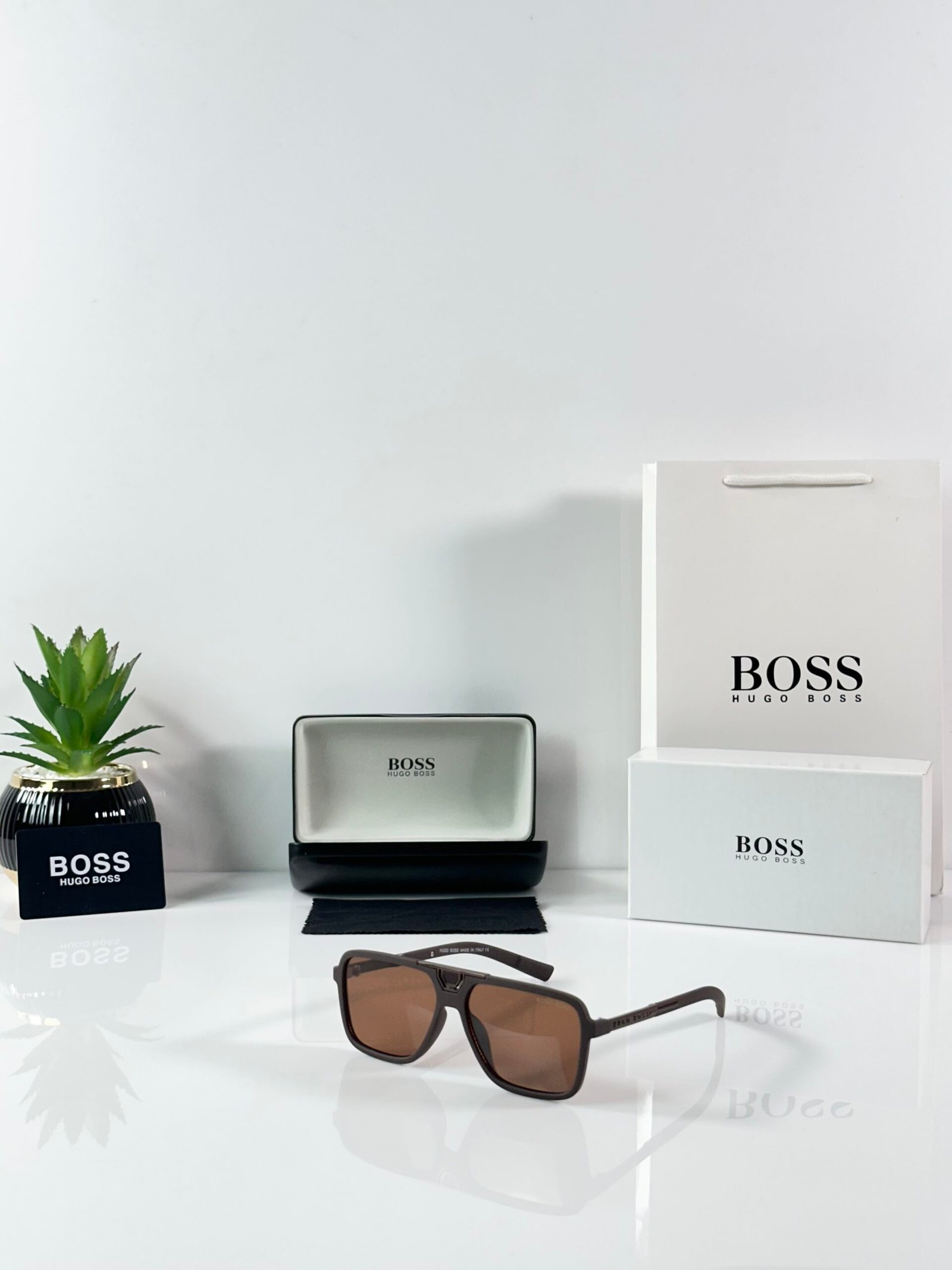 Hugo_Boss_038_Brown