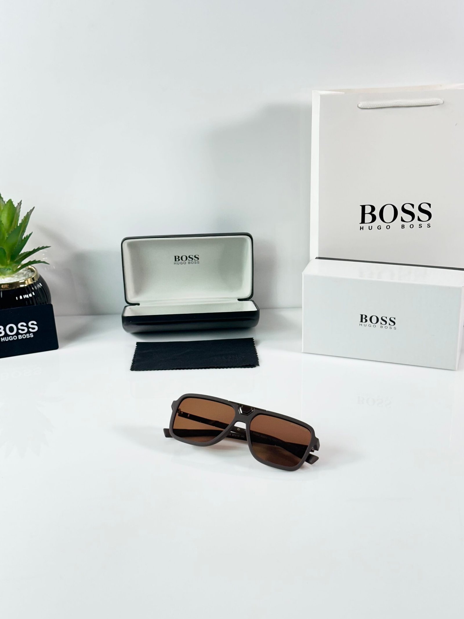 Hugo_Boss_038_Brown - Image 4