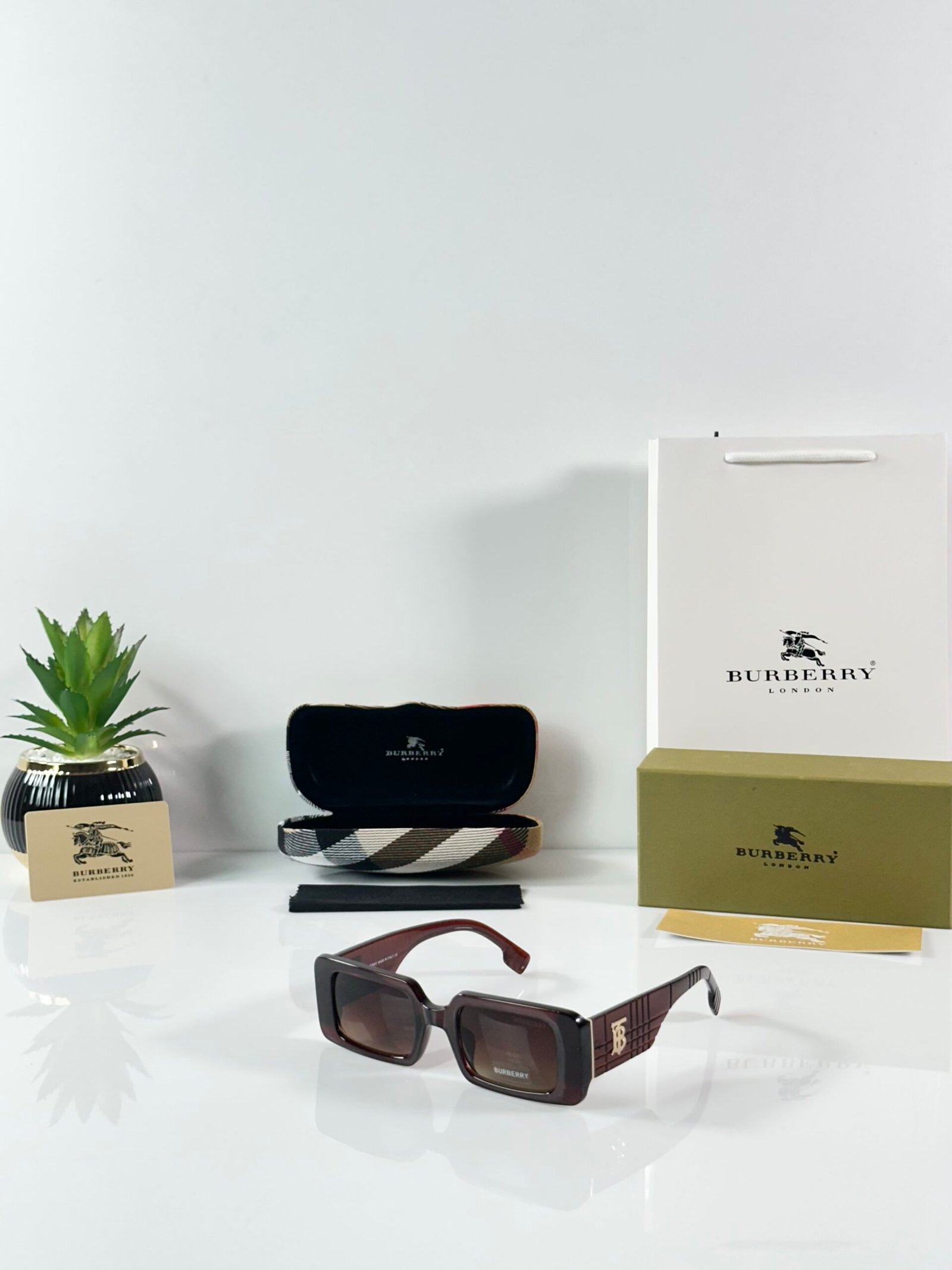 Burberry_WMNS_11089_Brown