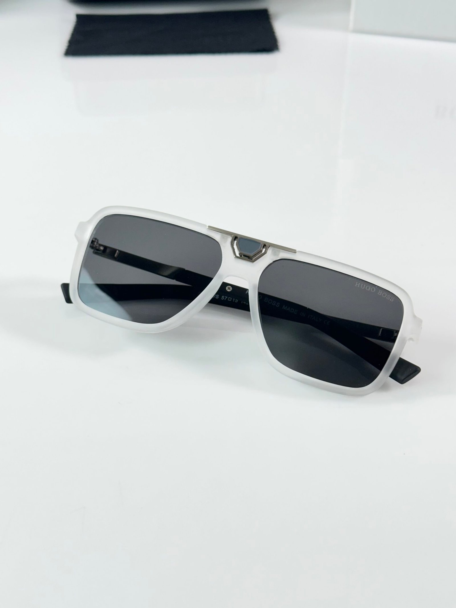 Hugo_Boss_038_Ice_Black - Image 3