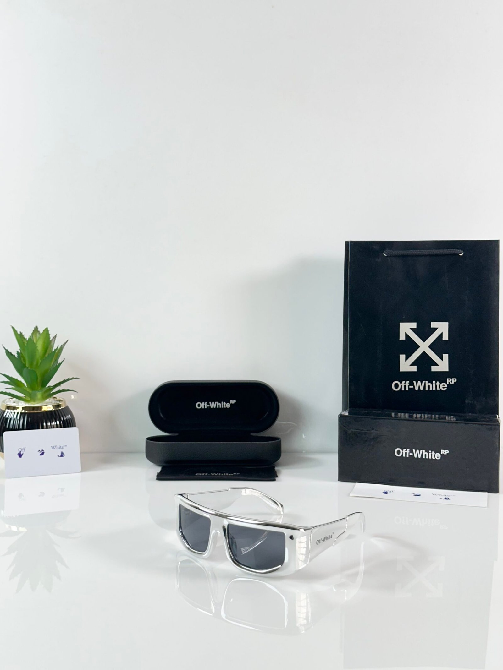 Off_White_05_Chrome_Black