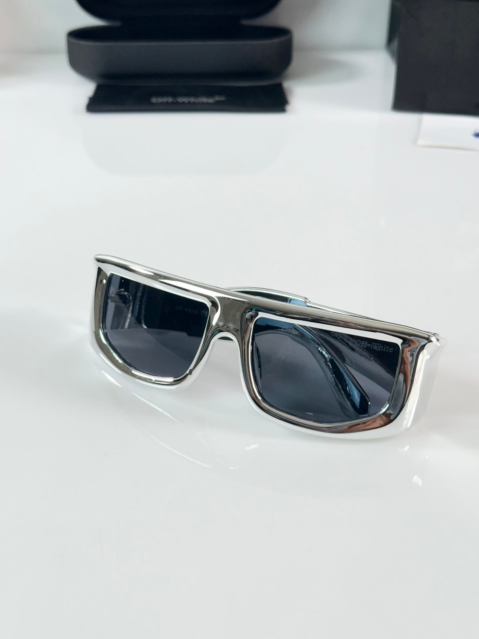 Off_White_05_Chrome_Black - Image 3