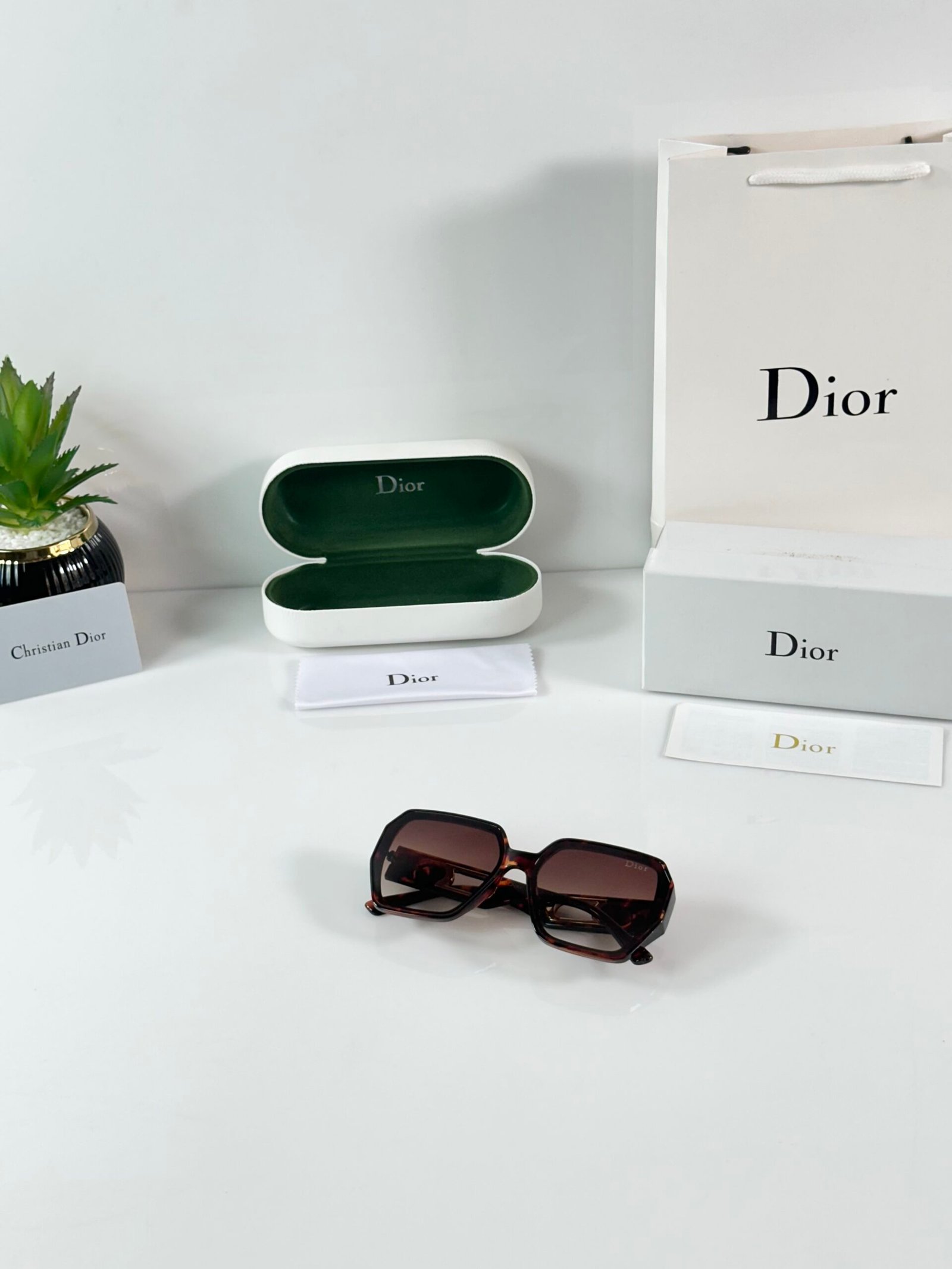 Dior_WMNS_8729_Tiger_Brown - Image 4