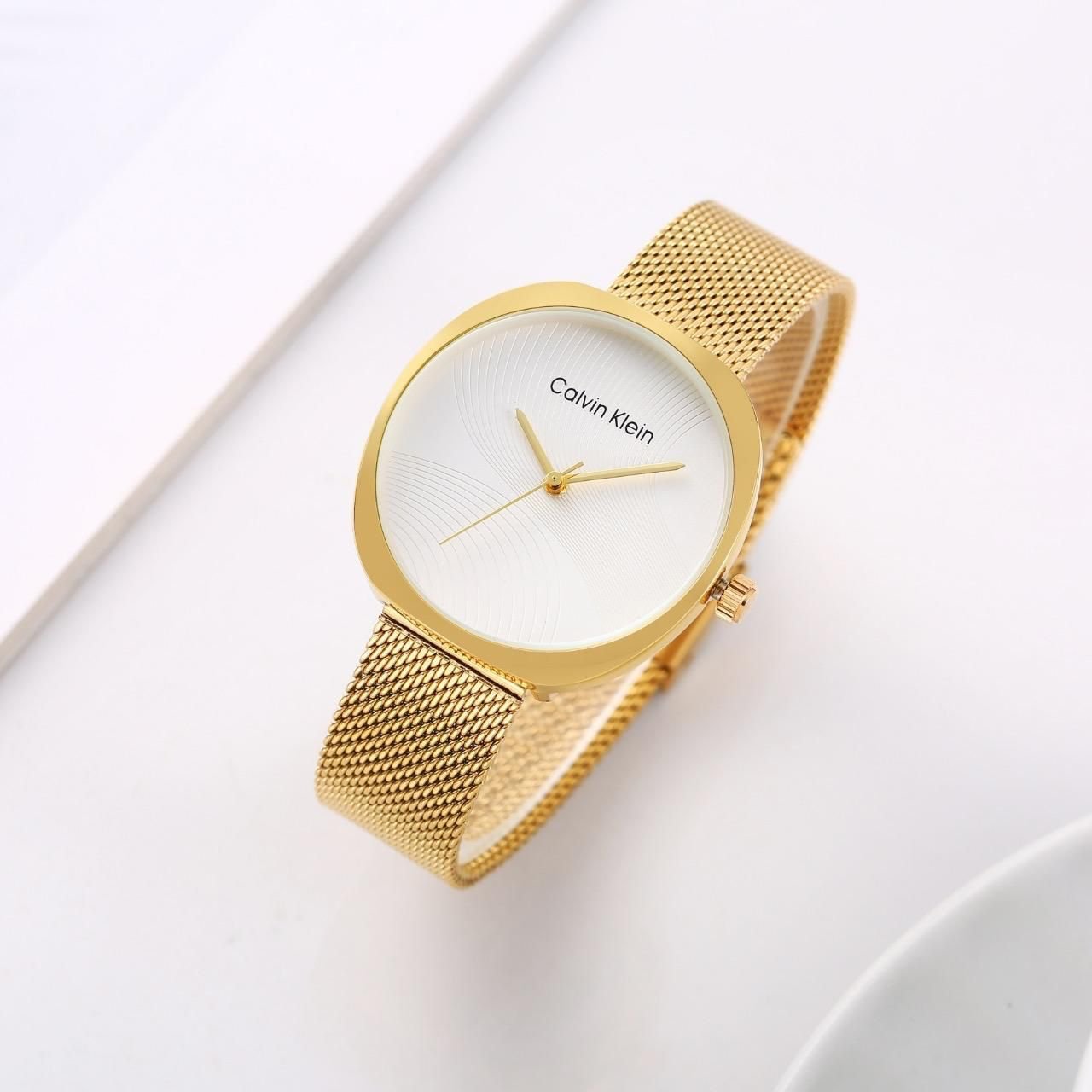 Calvi_n Klein Sculpt Gold-white
