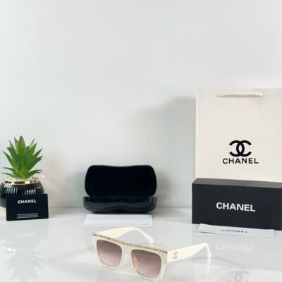 Chanel_WMNS_8318_Cream_Brown