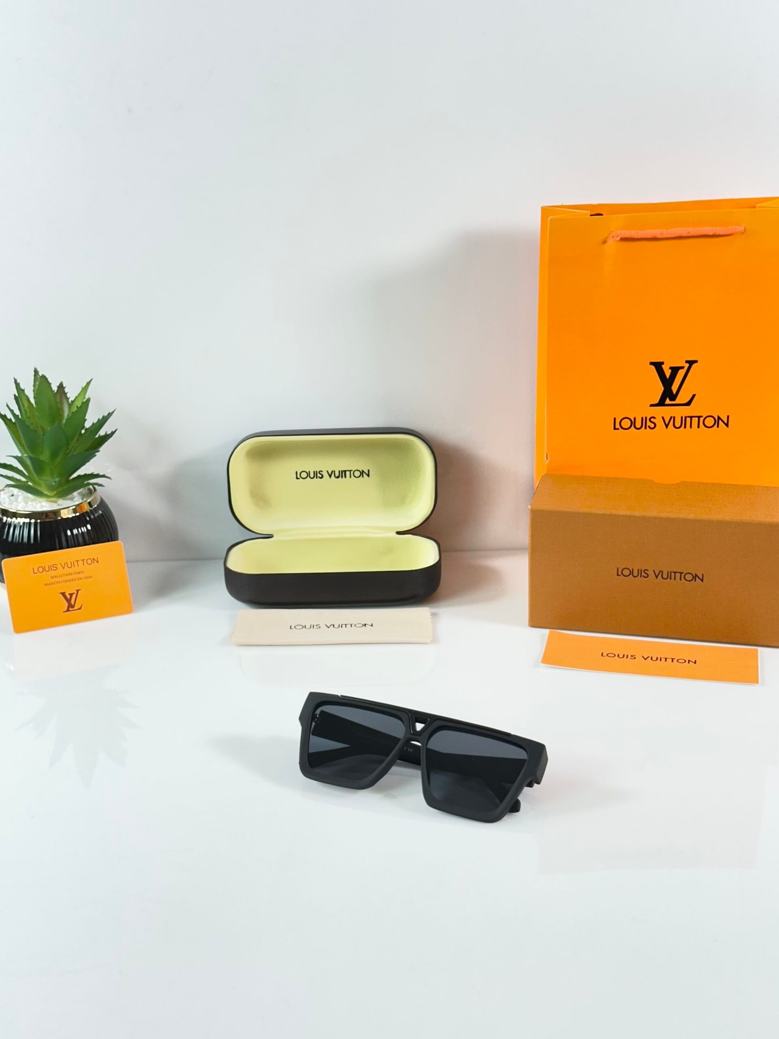 Louis_Vuitton_1502_Mate_Black - Image 4