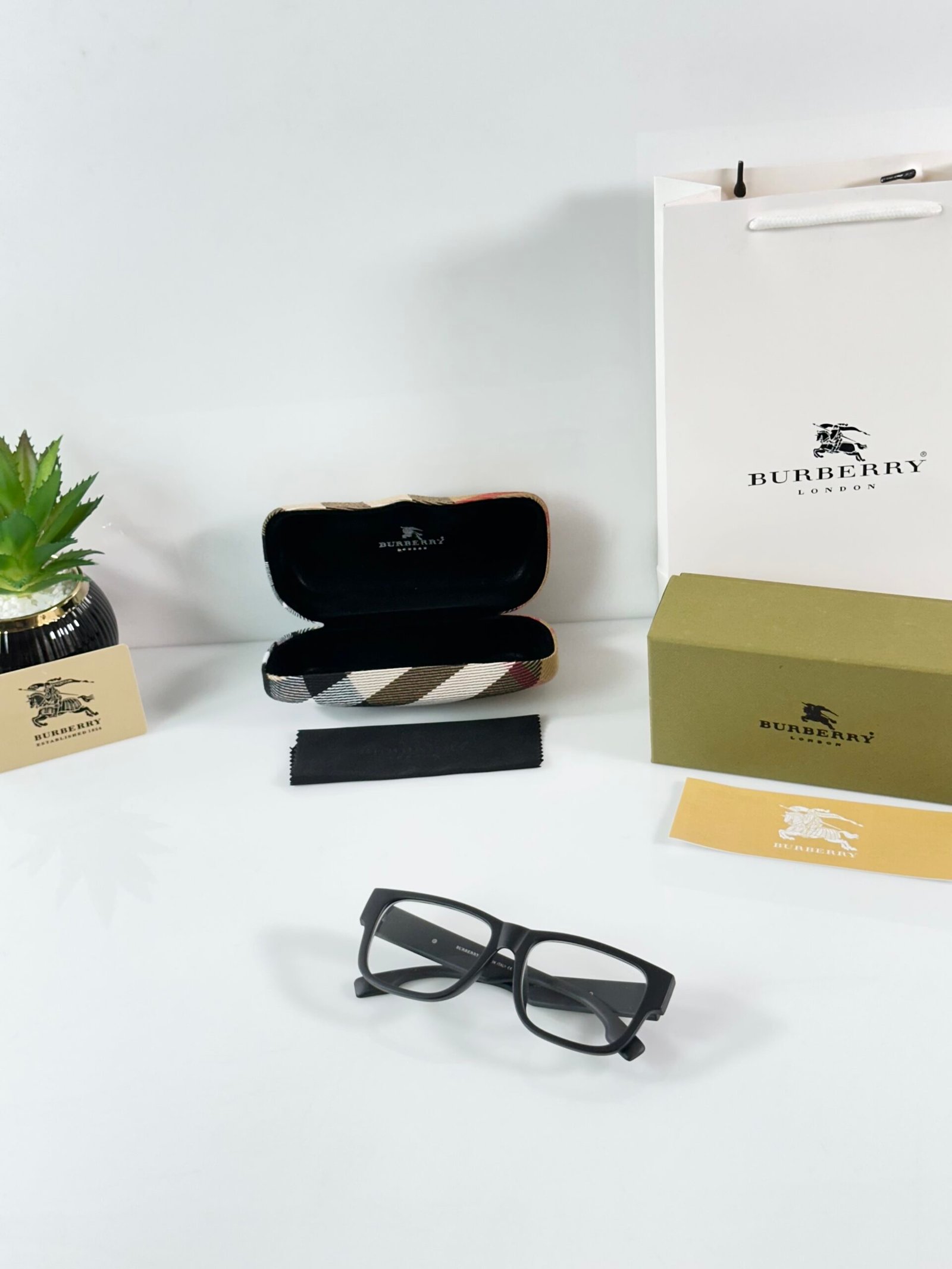 Burberry_4358_Black_Frame - Image 4