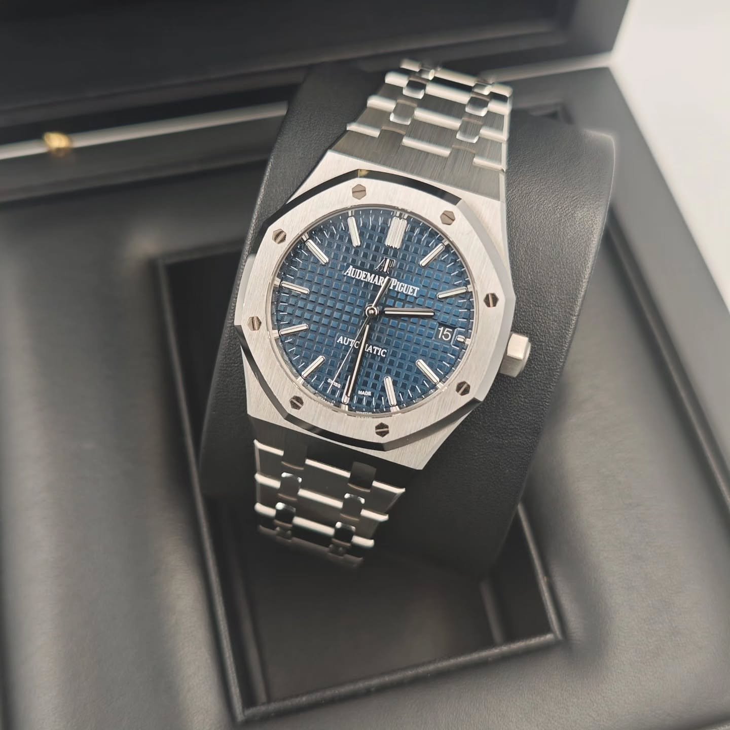 Audemars_piguet royal Oak Quartz Silver-Blue - Image 2