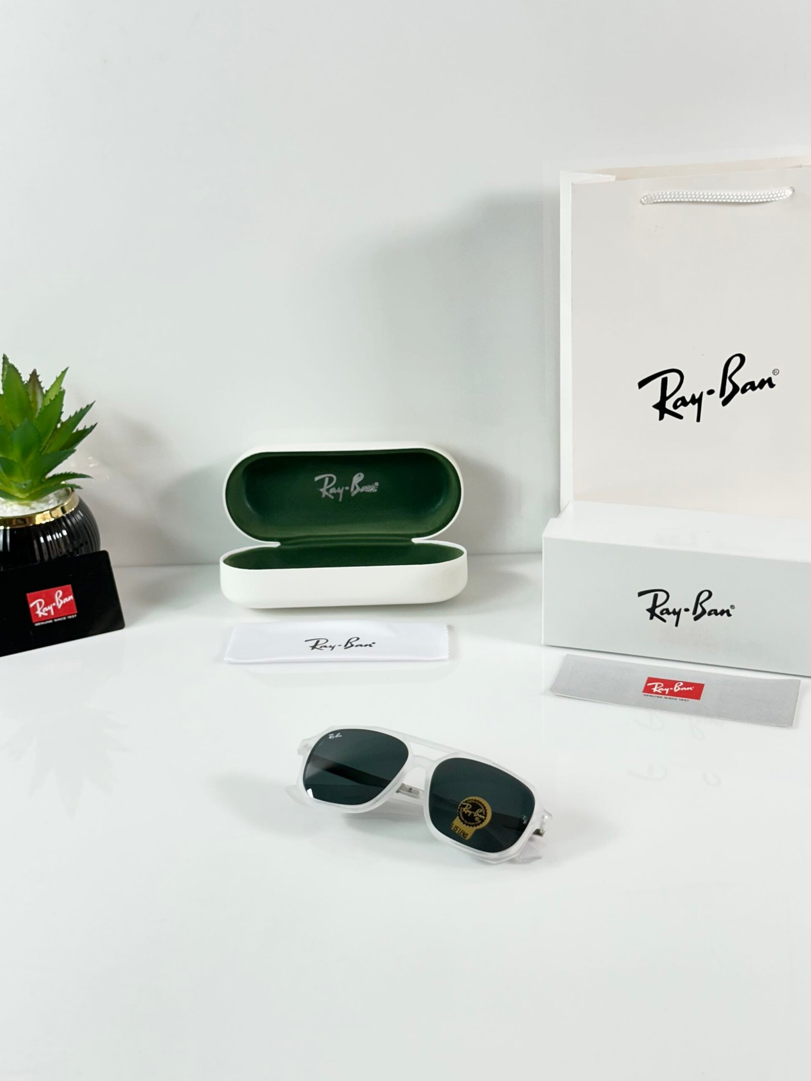 Rayban 4605 Ice Black GLASS - Image 4