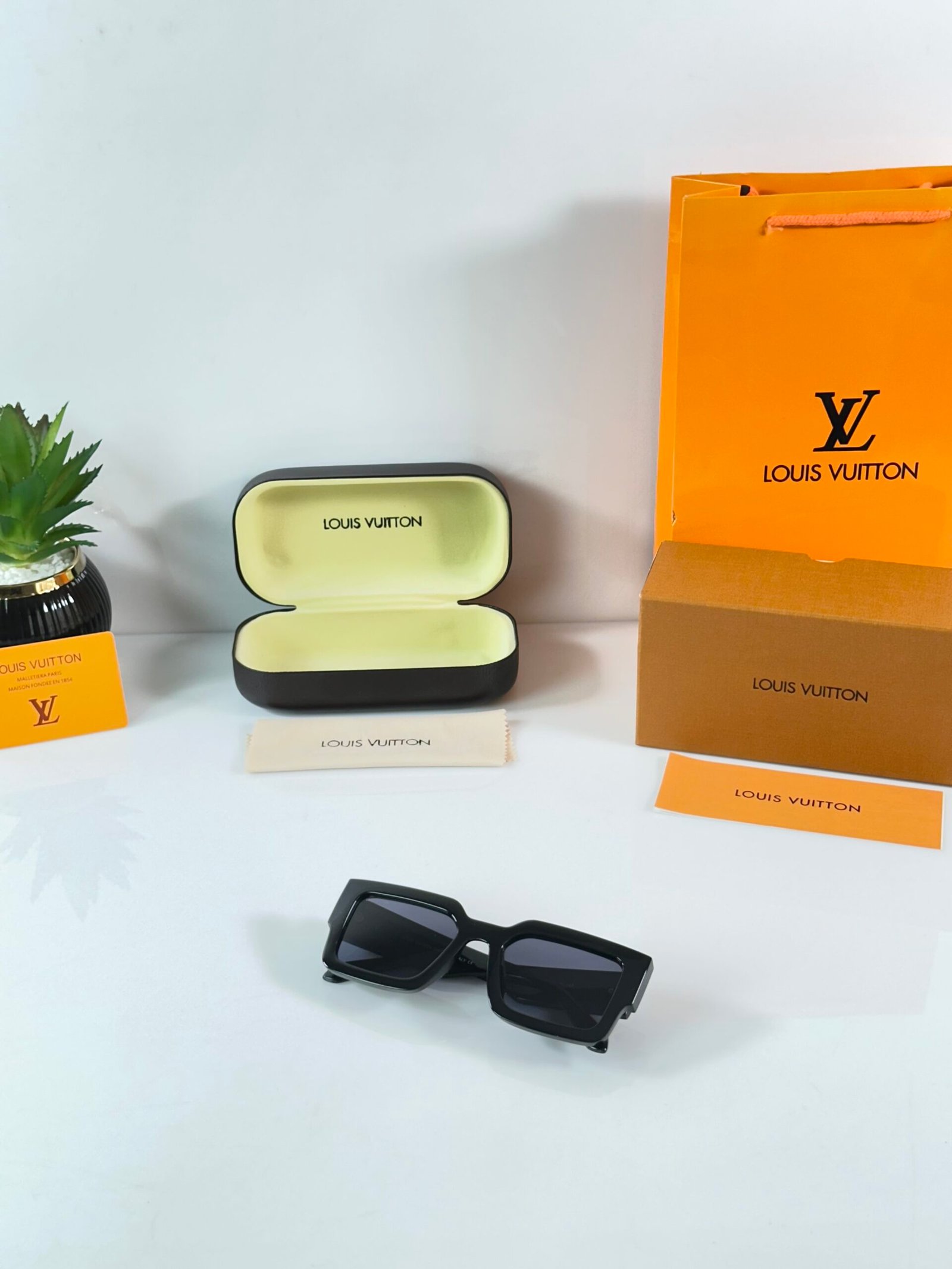 Louis_Vuitton_0646_Black - Image 4