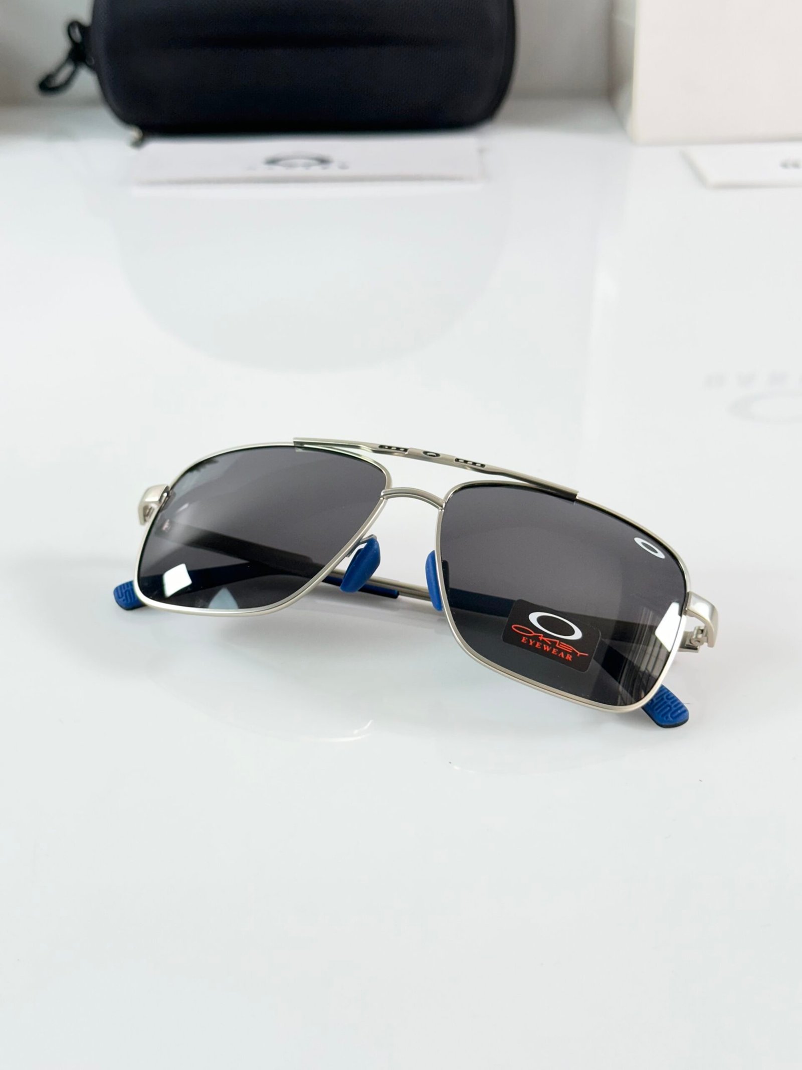 Oakley_8922_Silver_Black - Image 3