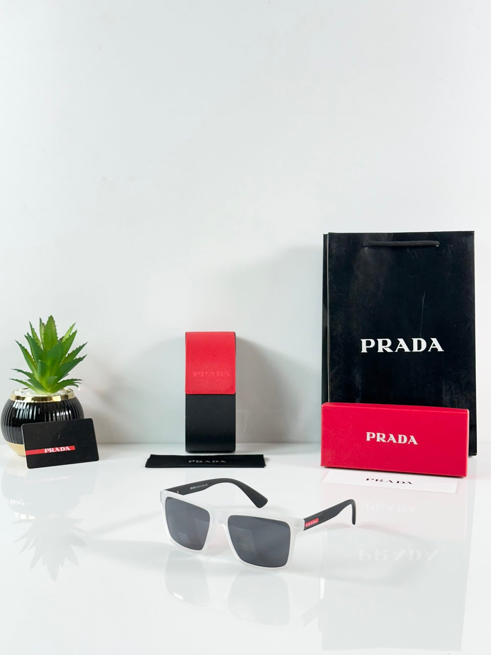 Prada_100_Ice_Black
