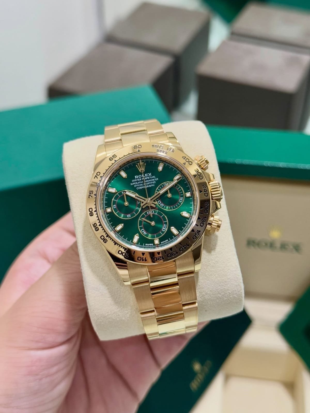 Role_x Oyster Perpetual Daytona Chosmograph Gold-Green - Image 9