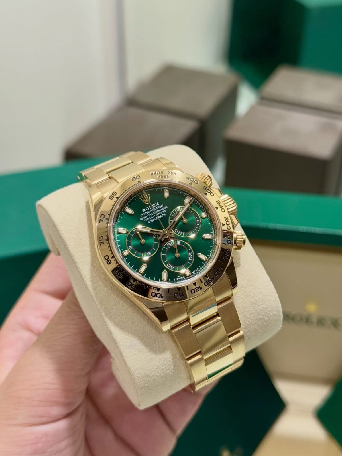 Role_x Oyster Perpetual Daytona Chosmograph Gold-Green - Image 7