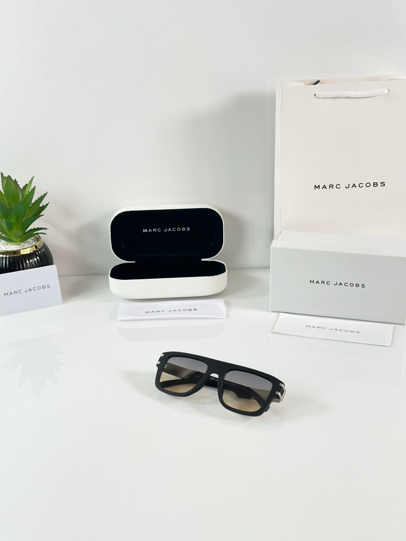 Marc Jacobs 1004 Black Orange DC - Image 4