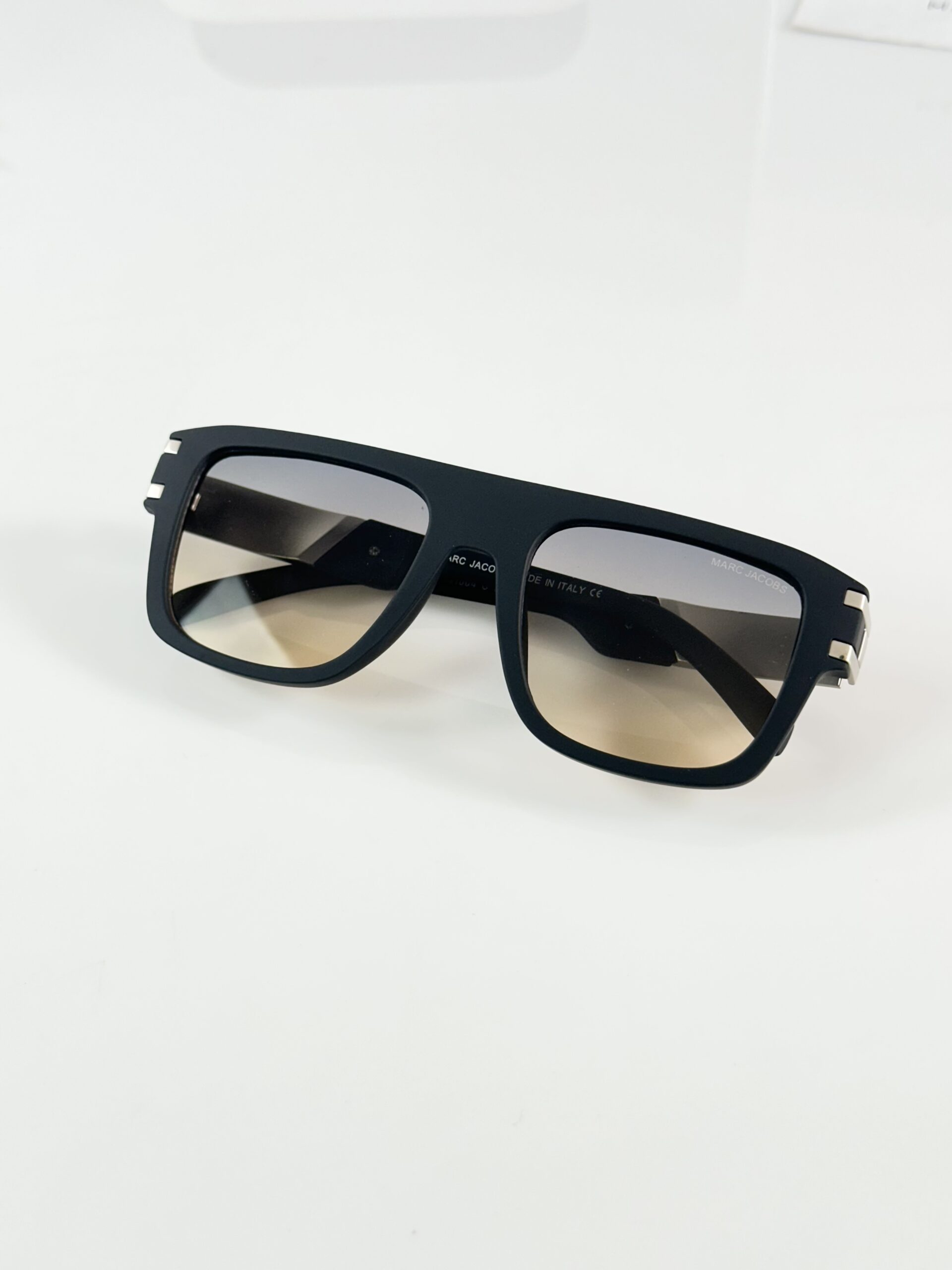 Marc Jacobs 1004 Black Orange DC - Image 3
