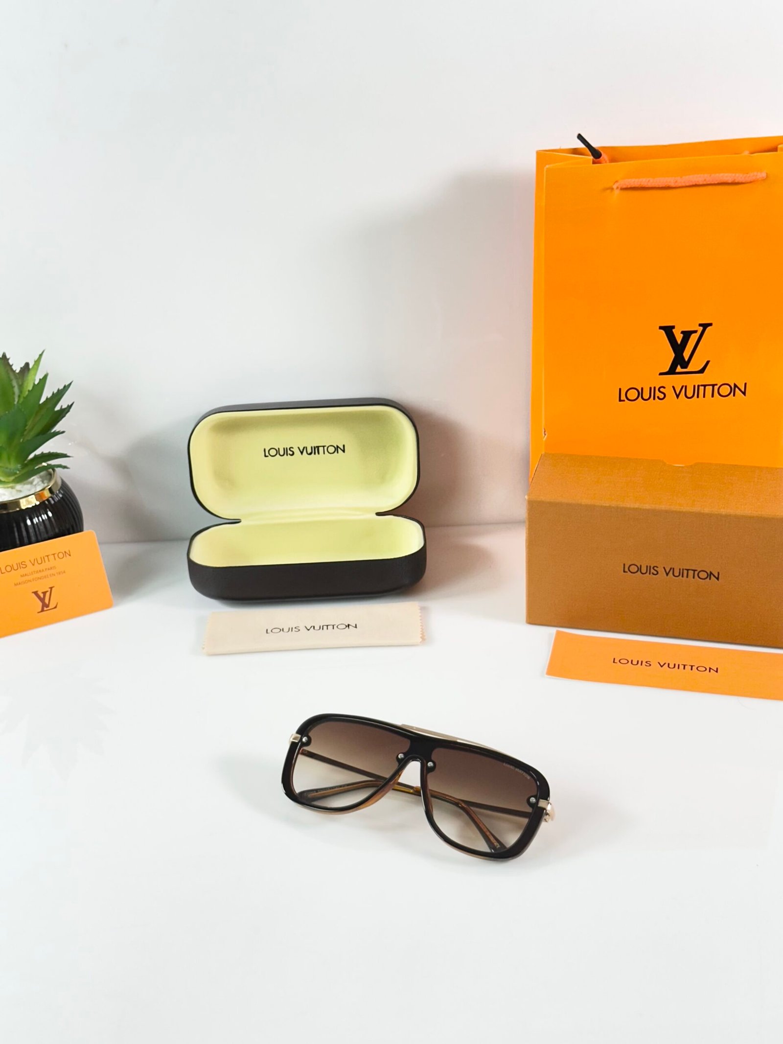 Louis_Vuitton_2068_Gold_Brown - Image 4